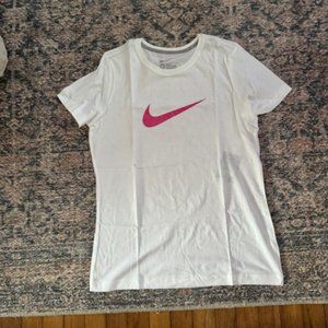 Womens Nike Slim Fit Tee XL NWT